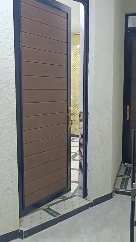 السلام عليكم  مشتملات 2البيع خاجيه  واحد صف ركن واحد ثالث عن الركن البناء حديث درجه ولالى  نتصال صاحب دار ***********مكلف بلنشر  نتصال رقم واتساب فقط
