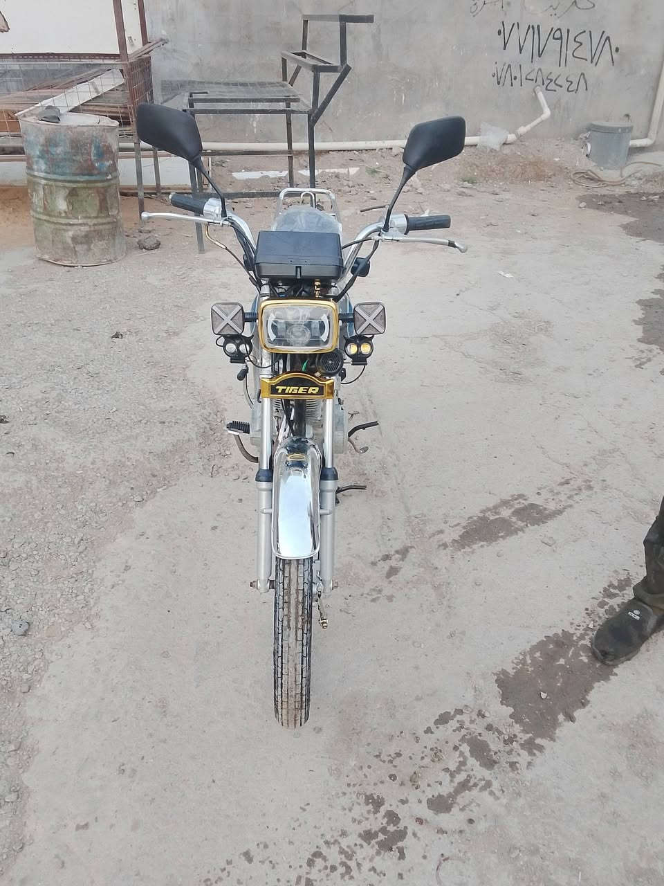 سلام عليكم دراجه 4كير تايكر مديل 2014 تعمير جديد مكينه برغي مامفتوح بيه خير من الله متروكه جانت اوراق اصولي 5بوجهك ترقم سعر 600 وبيه مجال بسيط مكاني بسمايه ***********
