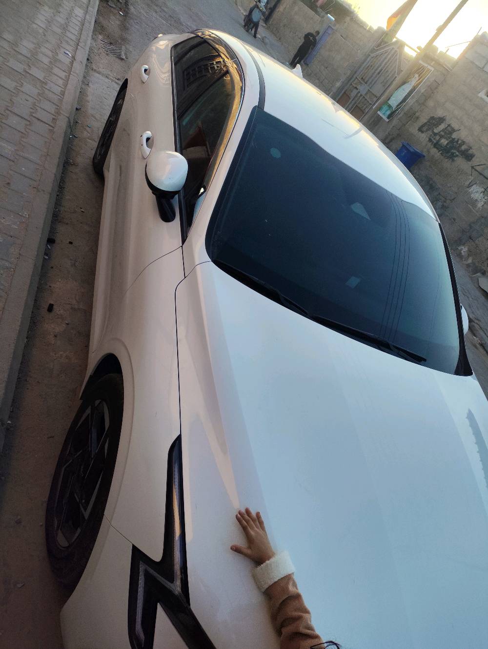 كيه فايف موديل 2024 وراد كوري فول مواصفات ماعده فتحه غاز بلاد محرك الفين دوش سياره كفاله لون ابيض صدفي لوم مميز بدون رقم بصره تسجل جميل محافظات ماعده لإقليم 
سياره ممشى 80  مكاني بصره  علمن وكيل كل محافظة عندي بصم 