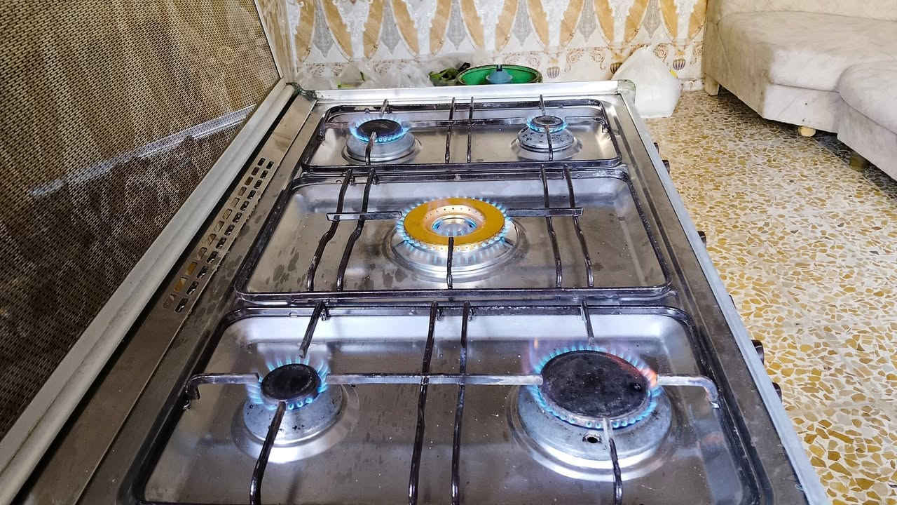 طباخ كريازي مصري الاصلي عيونو والفرن كلو شغال مكاني حي البكر ***********
