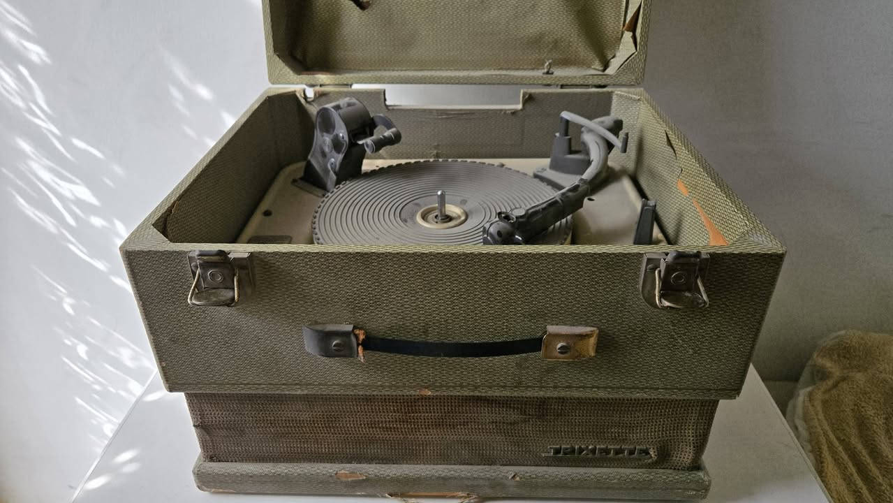 گرام قديم انتاج الخمسينات بريطاني 
75 الف
بغداد حي اور


**إذا كنت صاحب هذا الإعلان وتريد حذفه لأي سبب، رجاءا أرسل رسالة إلى الدعم الفني**