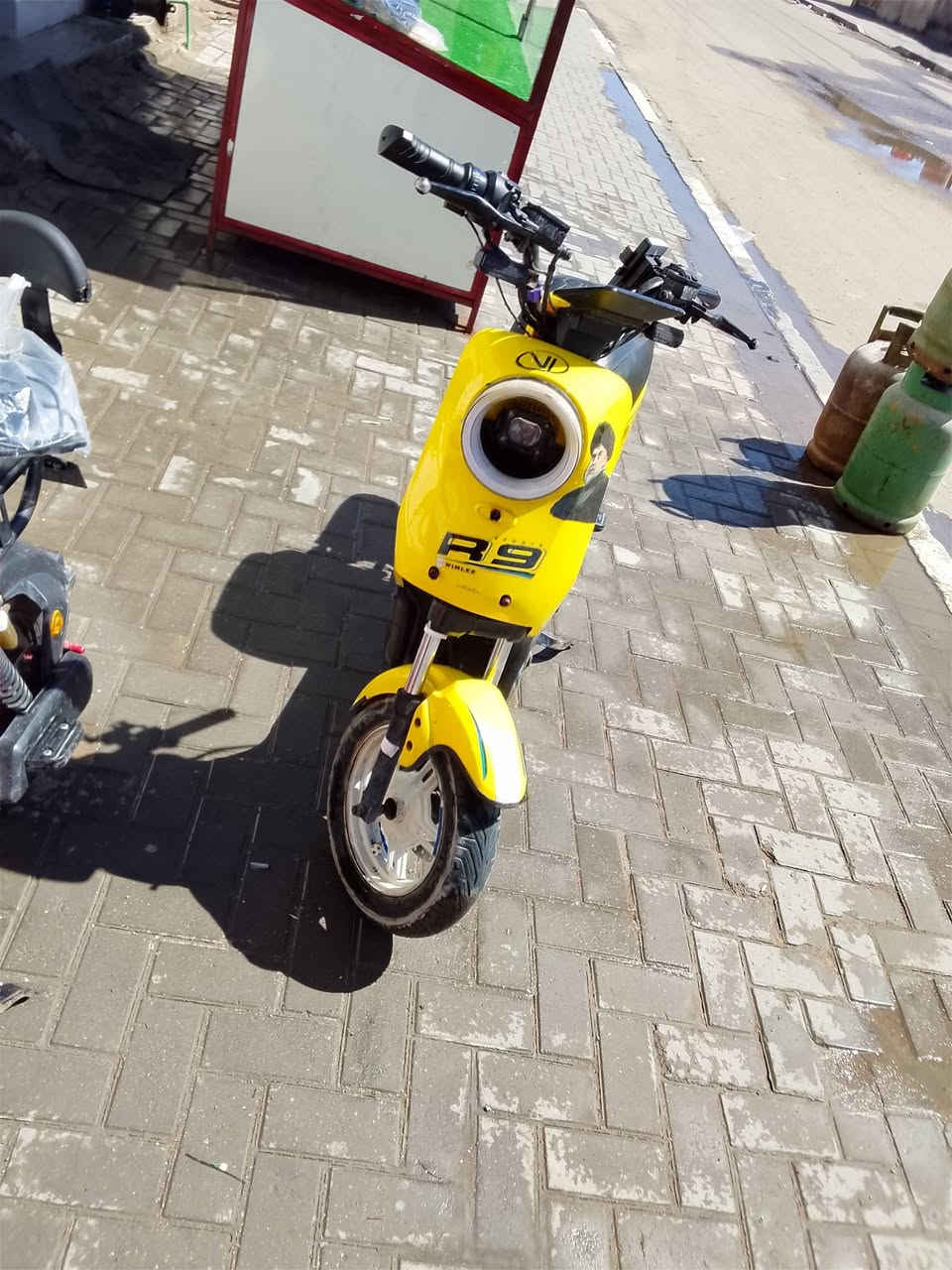 سلام عليكم دراجه ار 9 بطرياته حلوه تخبل ماتصرف سعرها 250قفل ***********
