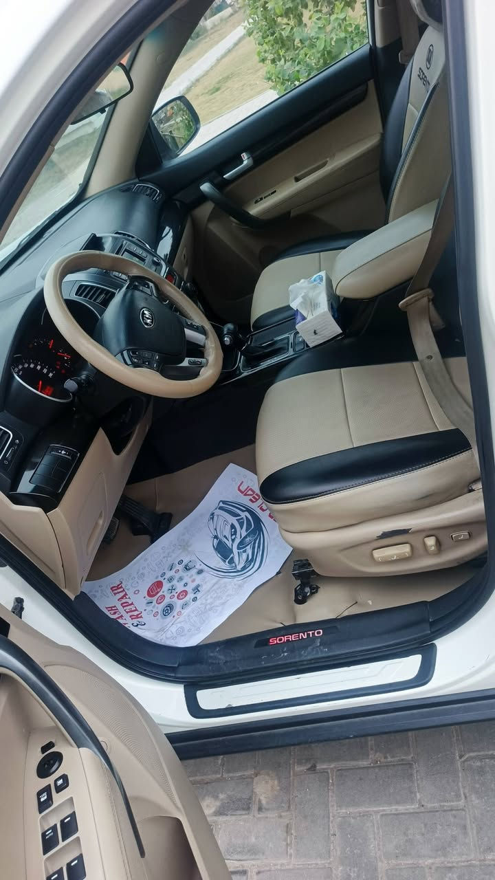 السلام عليكم للبيع كيا سورنتو 2014 خليجي 6 سلندر رقم بغداد سبعه راكب تلث قطع تبريد بصمه المري شفط السياره ماشيه 166 الف السعر 197 ورقه وبيه مجال للاستفسار أكثر الاتصال على الرقم ***********
