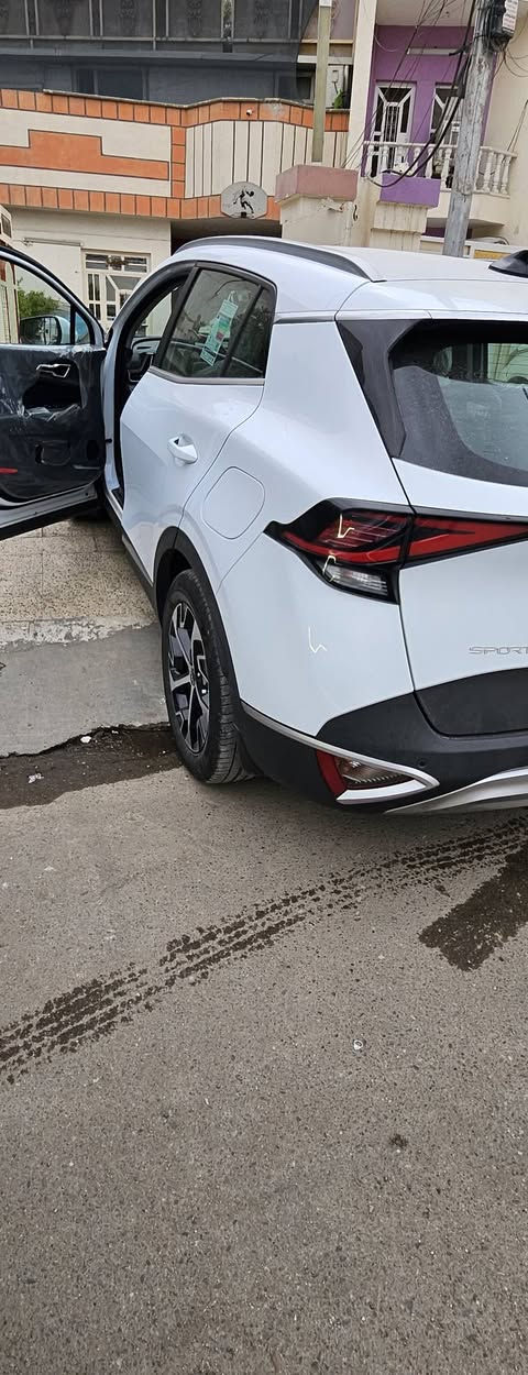 اسبورتج خليجي 2025
 ماشيه 14الف
  مكفوله من صبغ و تبديل و البارد 
رقم أربيل تحويل مباشر
بيه ملاحضة كلش بسيطه بالباب الأيمن و ما مبيه
23 و بيها اشويه مجال 
مكان السيارة بغداد شارع النضال قرب القصر الأبيض
***********
