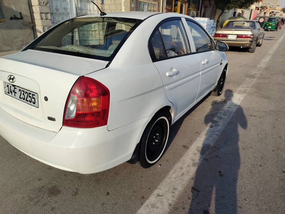 السلام عليكم 
اكسنت مديل 2011 خليجي 
محرك 1600 رقم بصره باسمي تحويل 
سنويه جديده رقم الماني الجديد كير محرك كفاله السياره حلوه وجاهزه السعر 85 وبيهاا مجال الاستفسار *********** البصرة, العراق
