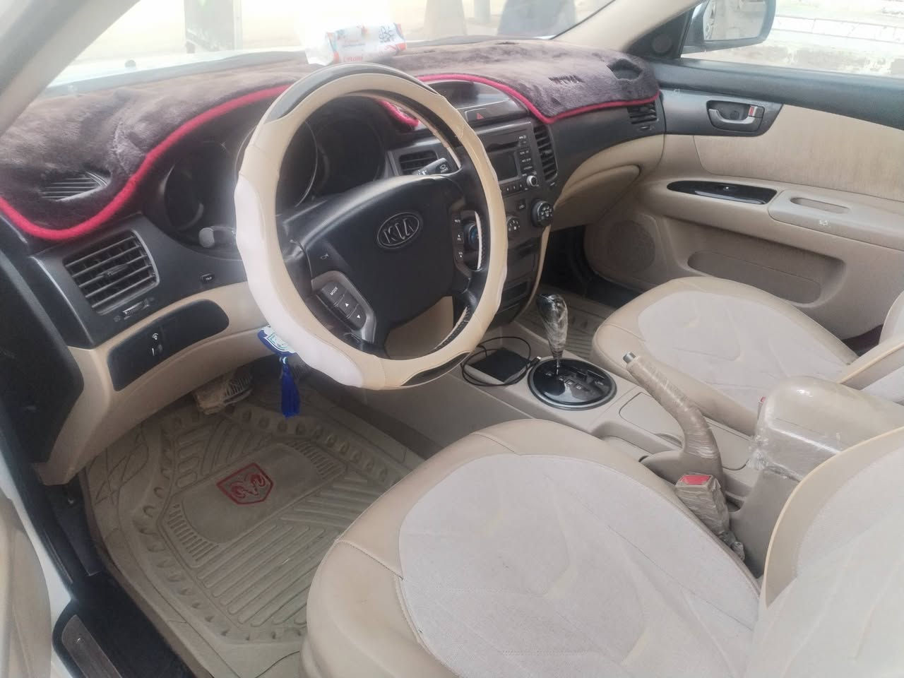 كيه اوبتمه 2010.خليجي فول مواصفات للأخير عدى البصمه مري شفط 5تجاوي وفتحه كفاله عامه عدى ذيل جاملغ الأمامي بي قليل موجود بالصوره رقم نگليزي بأسمي مراوس فقط بأحدث خليجي مكينه وكير كفاله مكان شطره
***********
