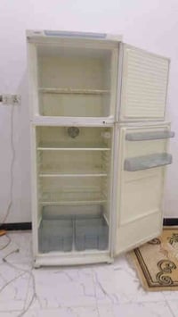 ثلاجه للبيع سعر 150 ولشراي بيها مجال يجي خاص وبالخدمه هذا رقمي07821658...