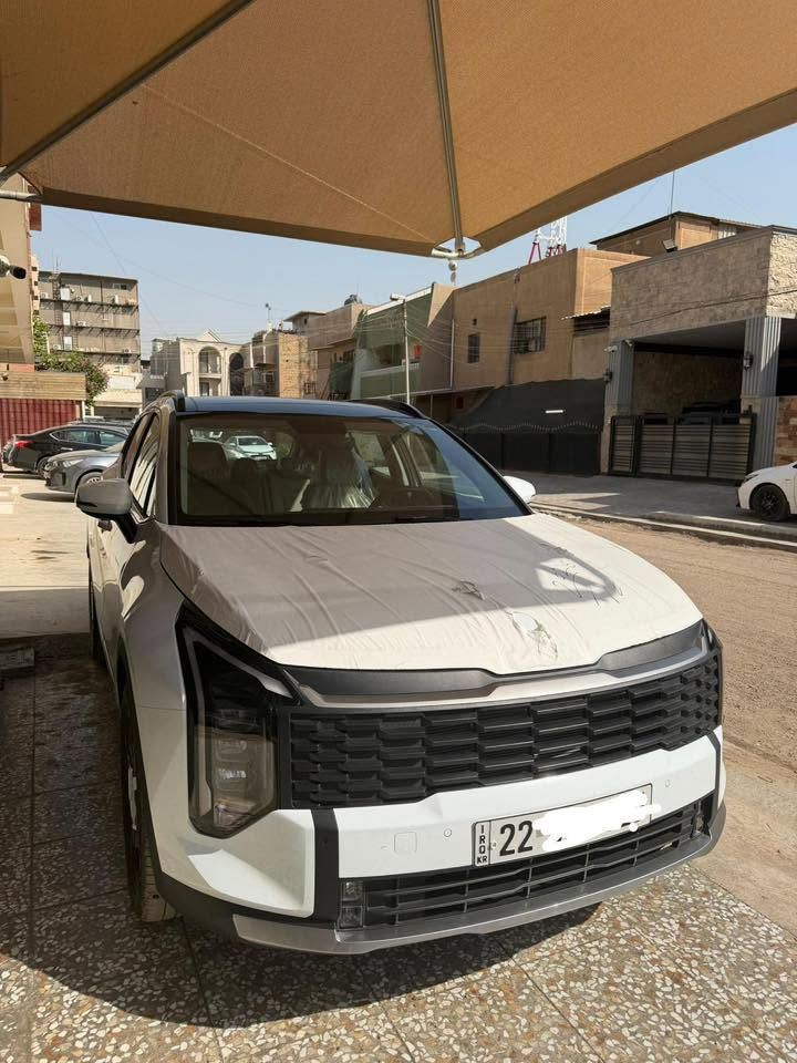 السلام عليكم 
للبيع كيا سبورتج 2026 وارد خليجي زيروو ماشي 1000 كيلو ضمان شركة نم 5 سنوات او 100 الف كيلو متر.
السيارة رقم اربيل بأسم الشركة تريد تحويل او وكالة موجود.
السيارة كفالة عامة.
فول مواصفات:
بصمة ابواب وتشغيل .
سقف بانوراما.
داخل بيجي.
كشنات تدفئة+ مقود تدفئة.
كشنات 2 كهرباء.
تحكمات ستيرن.
شفتات ستيرن.
شاشة دجتل.
شاشة متصلة.
مري شفط.
لايت+ بگ لايت LED.
كشافات LED .
تبريد قطعتين.
حساسات امامي خلفي.
نضام ترحيب.
وضعيات قيادة ( ايكو - سبورت - نورمال - ماي درايڤ تخصيص القيادة التريده) .
تحكمات شاشة لمس.
صندوق كهرباء.
تشغيل عن بعد.
تحكم جام ذكي صعود او نزول من خلال البصمة.
وباقي المواصفات المعروفه بل فول.
مكاني: بغداد شارع فلسطين.
السعر: 250$ 
للأستفسار:‏***********‏
