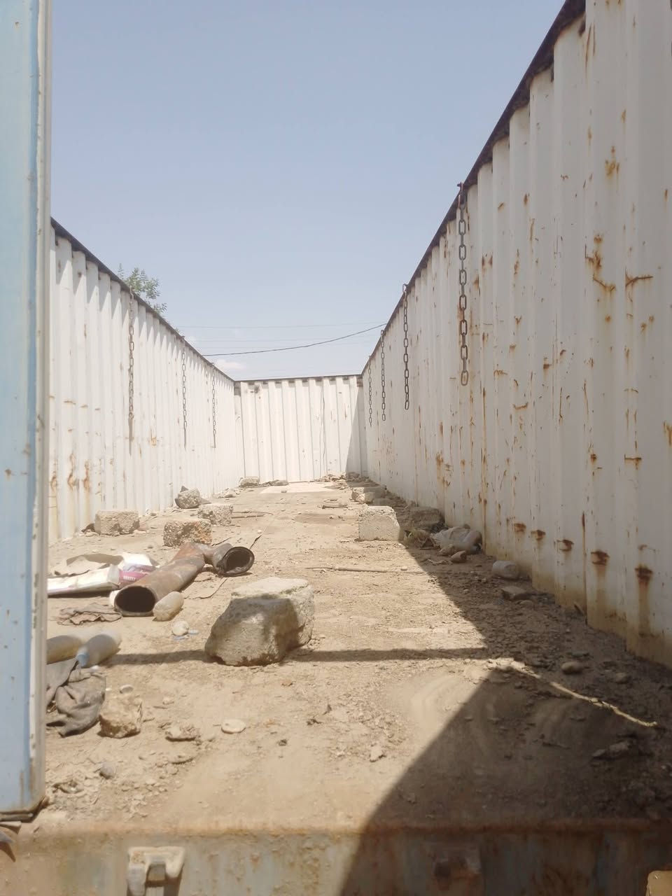 عربات حاويه للايجار الطول 12 متر تايرات ربع عمر ايجار موسم ***********
*********** 
مكان حاويه موصل جانب الأيسر
