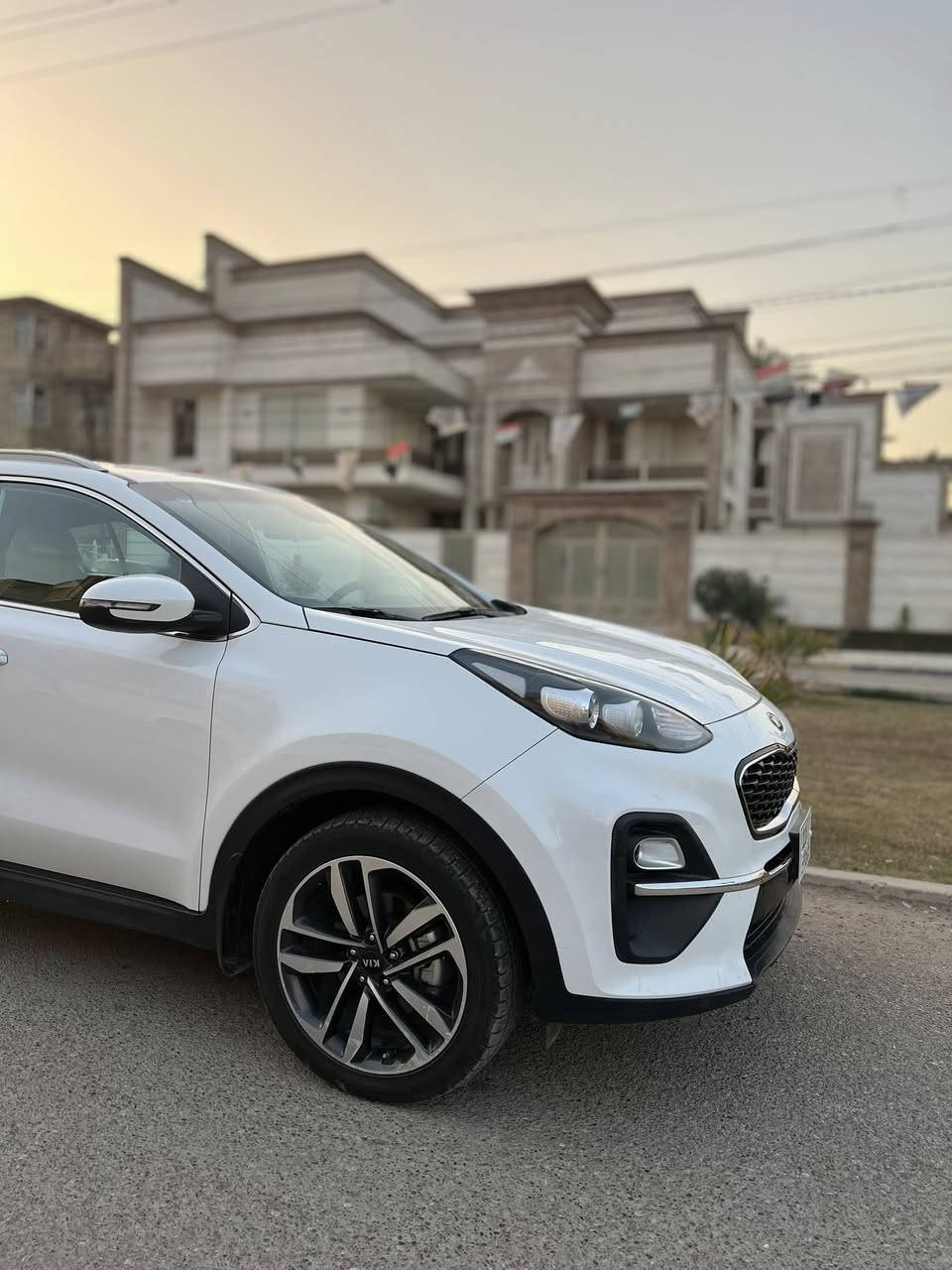 سلام عليكم
سبورتج موديل 2021 خليجي مكفوله من جميع النواحي ضربه صبغ بارد حتى الدعاميات مكفوله من صبغ السياره ماشيه فقط49 جديده  مواصفات بيسك انكفيشن رقم بغداد مشروع وطني 
مواصفات 
حساس امامي
حساس خلفي 
كامره اصلي دواره 
شاشه اصلي 
آريل زعنفه 
مود قياده وتحكمات
كشنات جلد + مخمل ومغلفات 
شاشه اعطال 
وبعد مواصفات بيسك

مكان بغداد 
السعر 205وبيها مجال ان شاءالله 
الاستفسار 
***********
