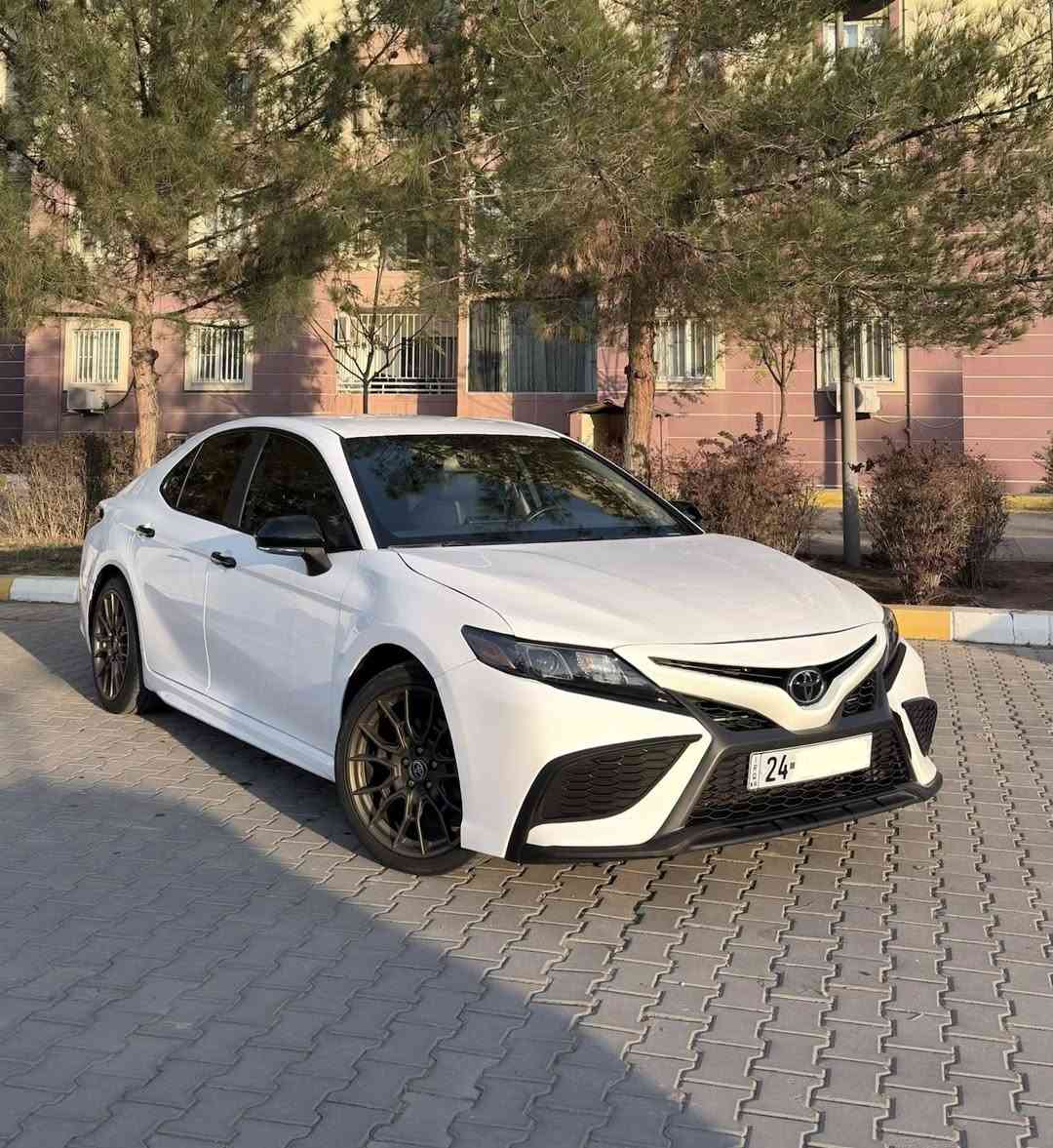 Camry 2023 SE GOLD EDITION Night Shade 
كامري 2023 Se گولد ايديشن نايت شيد 

سعر 223 ومجال للشراي 

السيارة ماشية 40 الف فقط 

بيها قطعتين وشويه صبغ (مأشر بالصور ) 
بدون دواخل بدون شواصي (ايرباك فقط ستيرن وتكمة )
جاملغ امامي مع جاملغ خلفي بجم كبس (بدون حادث بالبجم )
راديترات وشواصي ودواخل كله بشرط

مواصفات
بصمة 
تشغيل عن بعد (شغال ) 
محافظة على المسار 
مانع اصطدام 
شفتات ستيرن 
لايت زينون
لايت اوتو
مناخين تبريد
وضعيات قياده
كشن سايق كهرباء  
شاشة 
ابل كار بلاي 
كشنات جلد 
تحكمات ستيرن
مثبت سرعة
وباقي مواصفات الكامري المعروفة 

رقم تلفون 
***********
***********
