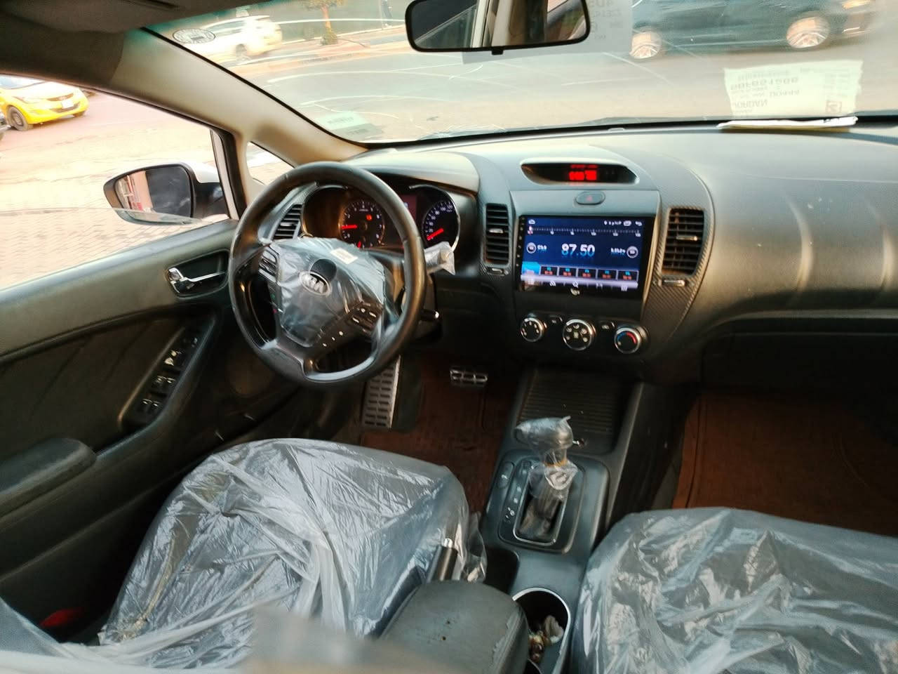 .اسلام عليكم 
سيراتو موديل 14 خليجي سياره بي مكان صبغ جماليه مكفول من الحادث.. كير محرك تبريد مكينه كفاله محرك 1600 فول مواصفات رقم ربيل شكل جديد نكليزي تحويل شوكت ما يعجبك حولك سعار 102بي مجال شي بسيط 
آلعنوان بغداد بلديات 
***********
