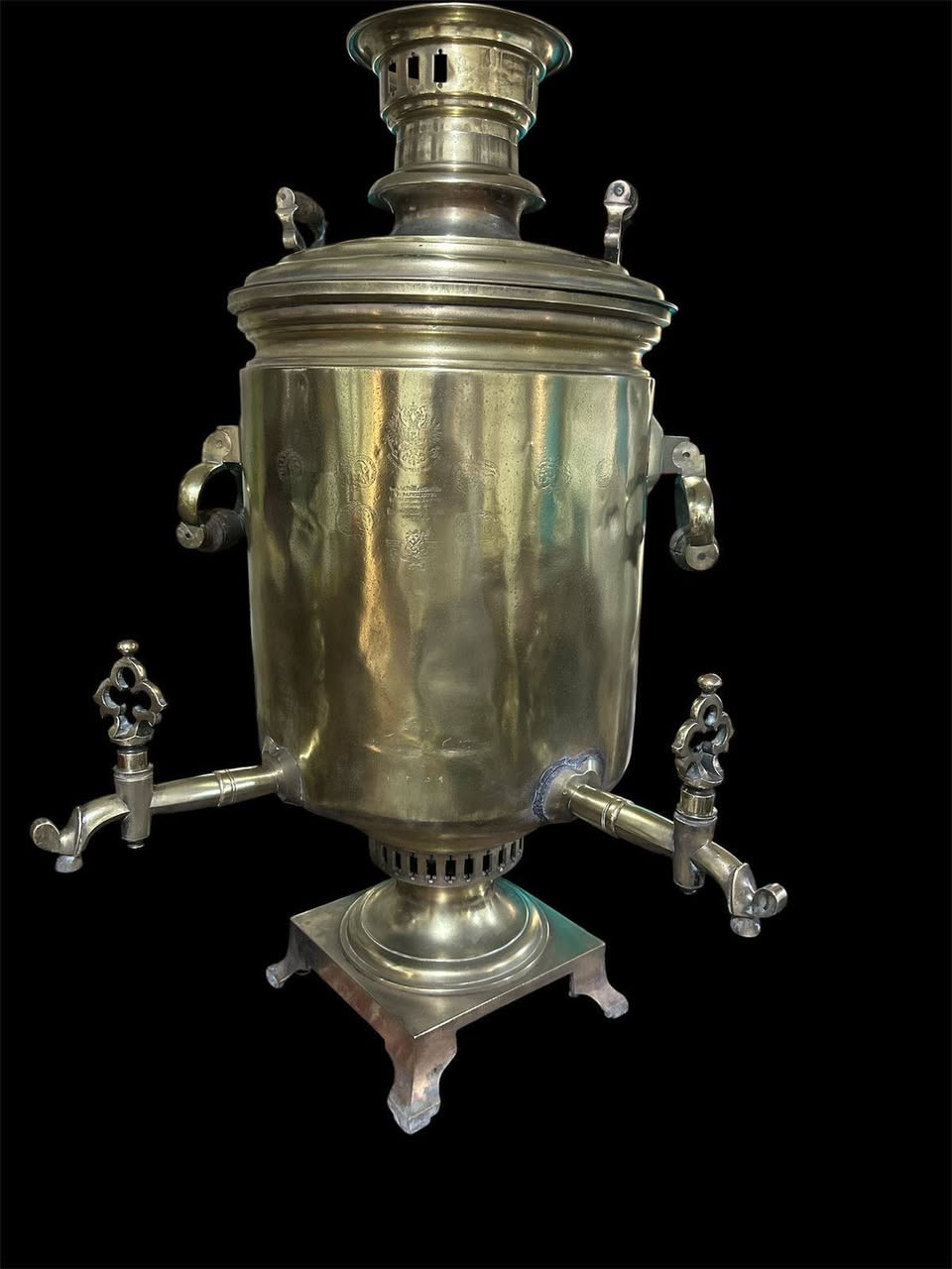 لسلام عليكم 
سماور روسي قديم جدادجدا (( مميز جدا )) 
الطول / 100 سم 
القطر / 45 سم 
- العنوان / بغداد / الكرادة / حي الوحدة شارع سلمان فائق( مجمع بازار انتيكا بغداد  )  الطابق الاول  
- يوجد توصيل داخل و خارج العراق 
  للاستفسار اكثر الاتصال لاستفسار اكثر الاتصال         
  *********** 
واتس اب او فايبر او مراسلة الصفحة. See less
