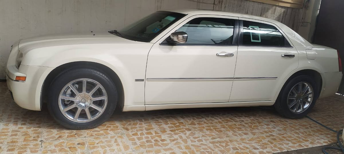 السلام عليكم
سيارة اوباما 
السعر 140 و بيها مجال
بيها ضرر بالجاملق الخلفي
شرط التحويل
و بيها كاربون
***********
