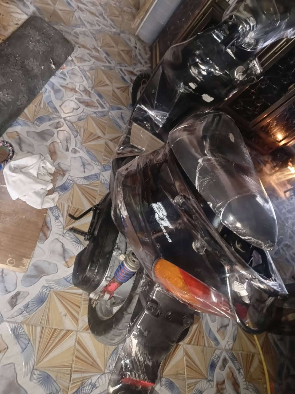 السلام عليكم دراجه نضيفه جديده وكله شغاله وجاهزة ومابيه اي نقص و الدراجه صارله شهرين طالعه من الوكيل اوراق بسمي والسعر 550وبيه مجال قليل عنواني ميسان حي الحسين وهذا رقمي ***********والموشراي ومايعجبه السعر لا يخابر
