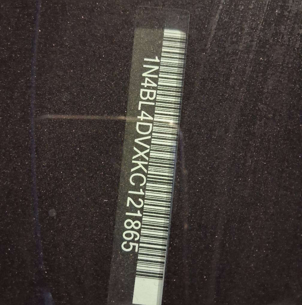 سلام عليكم 
نيسان التيما
فول الفول مواصفات SV PLUS
محرك 2500 تنفس طبيعي 
كير ومحرك شرط الفحص 
تخم تايرات جديدة 
صدر جديد 
هزة جديد
بيها قطعتين صبغ وحزام كلير بأمريكا نصبغ بدون دواخل بدون شواصي ايرباك فقط ستيرن شرط الفحص 
السيارة برغي مناقصها ونضيفة
عنواني اربيل 
سعرها 129 ورقة وبيها مجال 
للاستفسار *********** واتساب 
غير متواجد عالفيس أربيل, العراق
