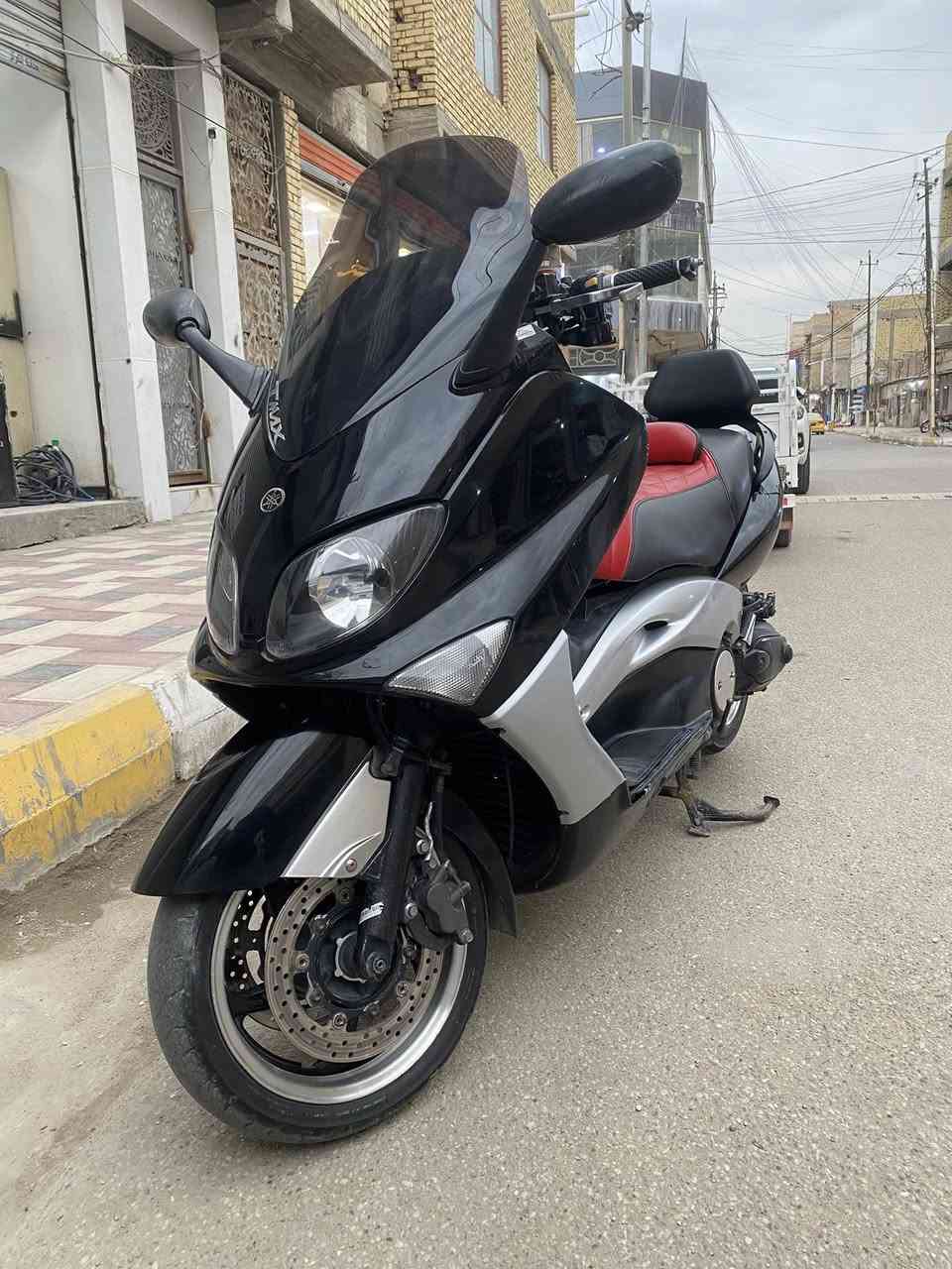 السلام عليكم
تي ماكس 2008 
للبيع /ناصريه مركز 
دراجه كفاله عامه  
مكينه بلاد ما مفتوحه 
عليه ستيرن رياضي
وياه /3 سويجات 
جامه طويله 
اكزوز /اكرو اوفج 
تجوه مال /530
دراجه كهربائيات كله شغاله 
دراجه دهن كله موتل 
عليه ادامه منضومه كامله دهن وماي راديتر شغل طلع 
للاستفسار خاص او 
***********
ورجائا لحد يكلي امسح المنشور تجي تشتري امسح المنشور
