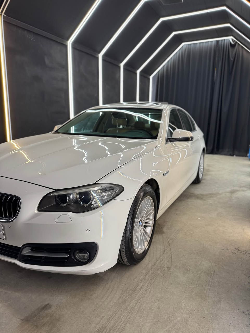 BMW 2016 520i  F10
سفر هه ولێر عروش
ناو جلد
ناو زه رد
٥ په رده پەردەی پشتەوە کارەبایی
كوشنةكاني كارباية سايةق و سكن  
پادل شەفت
لايت و به گلايت LED
پێش ودوا حاسه ٣٦٠
كامێرا
سلايد
٣ موّدى ليخورين
به سمه
ئاويّنه شهفت و كاره با
تحديد سورعه

سەیارەکە زۆر تازەیە هەموو گیانی لەسەر دەقی بیلادیە  گێر مەکینە کارەبای بەشەرتە یەک قەترە صبوغ و تعدیلی نیە 
ناونیشان هەولێر 
ژم/*********** واتساپ 
 
صفر شريكة عروش 
داخل جلد 
خمسة بردات 
داخل بيجي نضيف 
كشنات كهرباي سايق و سكن 
بادل شفت 
لايتات ليد و عدسة زينون بلادي 
كاميرة حساس اميمي و خلفي 
كاميرا 
ثلاثة مود ايكو سبورت كومفورت 
مرايات شفت و كهرباي 
تحديد سورعة  

سيارة كلش نضيف و جديد ماشية ١٩٠ كم حقيقي گير محرك كهرباي بشرت قطرة صبغ مابيه بارد مابية 
مكان سيارة اربيل 
رم/*********** واتساب أربيل, العراق
