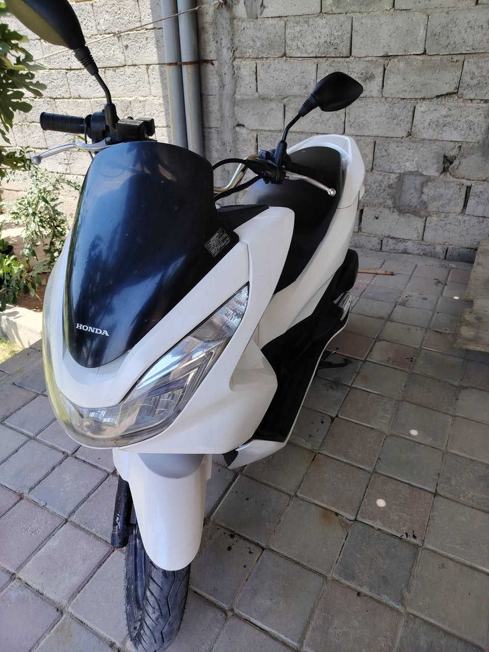 ‏السلام عليكم PCX جيل الثاني  🇯🇵 ياباني
‏​⚙️ المحرك: 125CC
‏​🎨 اللون: ابيض  مميز ❄️.  
‏ 
‏مواصفات

‏حساس ازدحام ✅
‏حساس استان ✅    
‏🛠️ الدراجة: مكفولة   مكينه مامفتوحه  
‏​​📍 الـمـكـان: بـغـداد 
‏📱 لـلـتـواصـل والإسـتـفـسـار *********** 
‏السعر  1850
