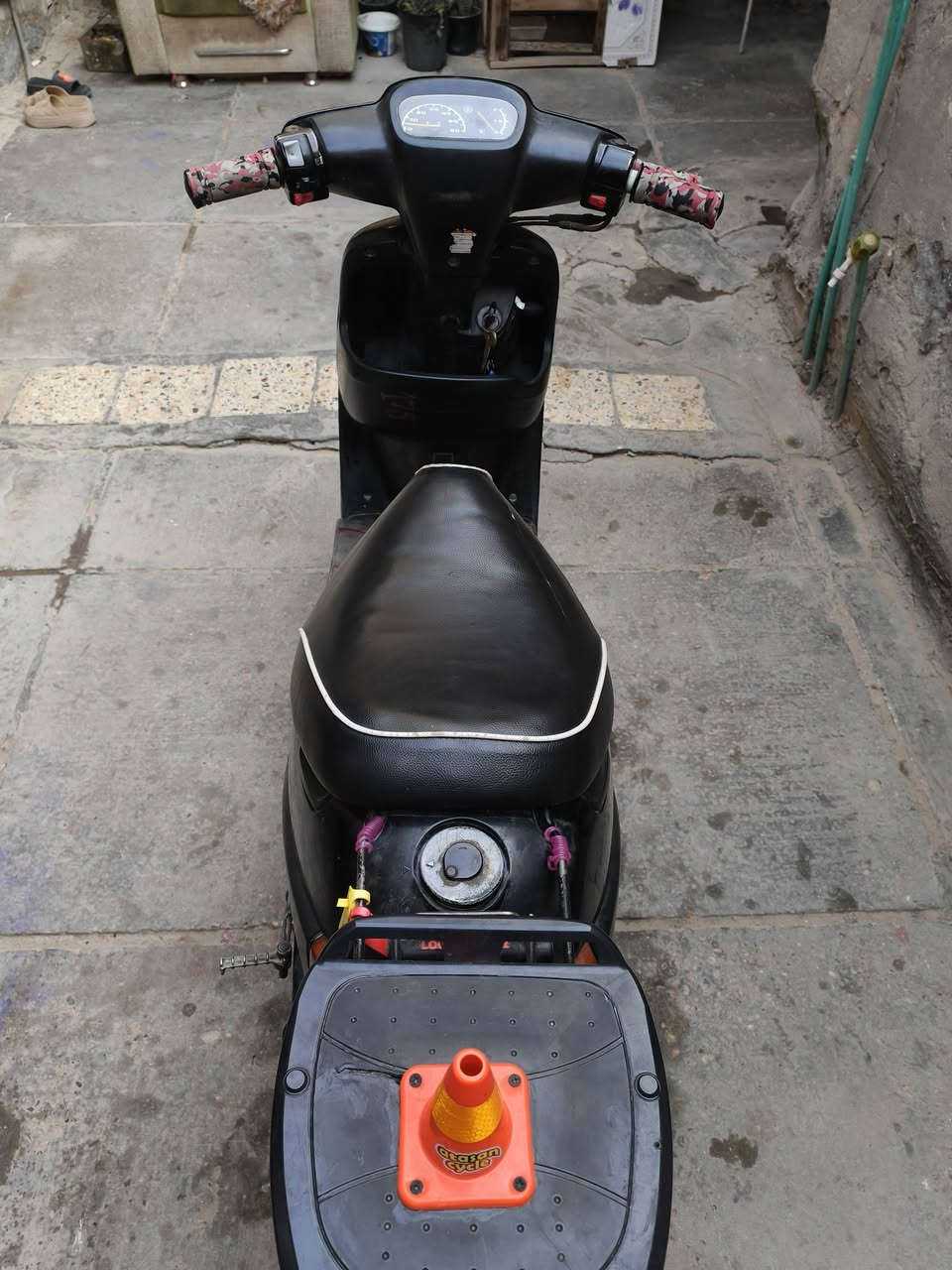 السلام عليكم دراجة زعره نظيفه ما صار الها فتره من ماخذها دراجه كامله مكملة كفراتها زينه كهربائيات شغاله السعر الاتصال على الخط ***********
