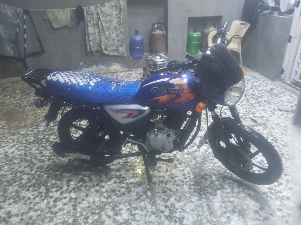 بوكسر  لبيع مكفول.  بيه لاستيك والف اطلع دخان بس بلبدايه مديل 2022 اوراق اصلي  رايده 625 بيه مجال مستعجل عل بيعته مكاتبت شارع  *********** مكاني نجف حي نيسان
