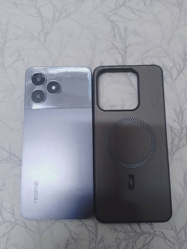 سلام عليكم
ريلمي نوت 50 

الجهاز شرط اي خلل ما بي

مبدل فقط السماعه الخارجيه

بدون ملحقات فقط الكفر

ذاكرة 128 

رام 12 

بطاريه 5000
السعر 110 الف 

عنوان برطله

واتساب ***********
