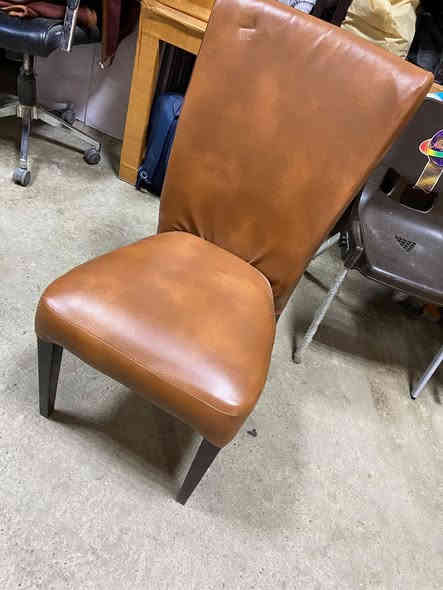 السلام عليكم عندي 16 كرسي لبيع لستفسار الاتصال ع الرقم *********** ملاحظه اني مكلف بلنشر
