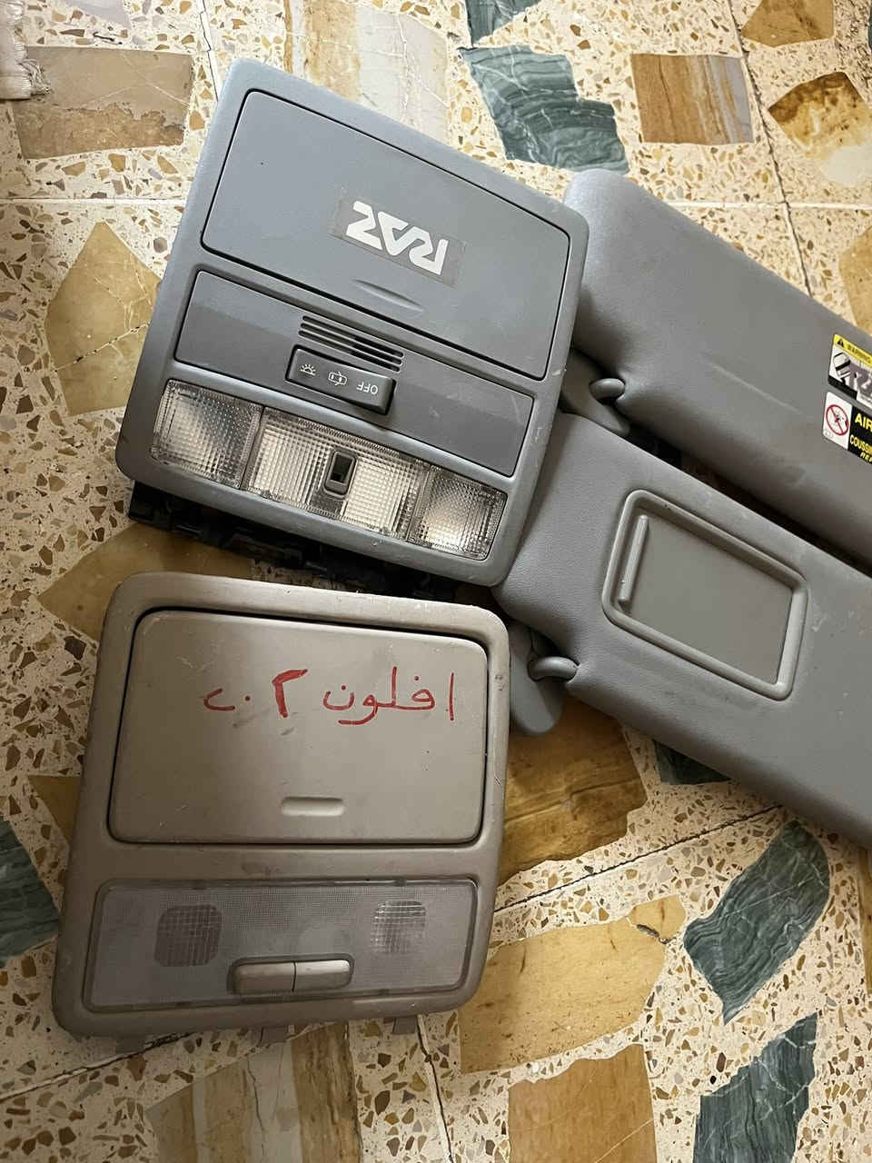 السلام عليكم عندي غراض افلون وكاميري           
افلون 2002 امريكي سعره 100 الف مال كصة APS 
زوج دبل وقاعدة دبل ولوي مال افلون 2002 نظيفات 98 ‎%‎ سعرهم 100 الف 
حاملة نظارة افلون 2002 سعرها 30 الف
شمسيات + حاملة نظارة كاميري 2009 سعرهم 75 الف
***********
