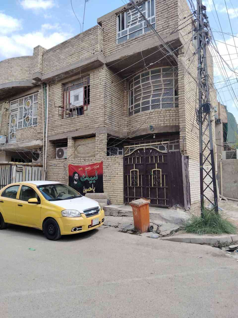 السلام عليكم مشتمل للبيع المساحة 50 متر ركن واجهه 7 وربع نزال 7 يحتوي على استقبال مطبخ خدمات طابق ثاني غرفتين نوم وخدمات ام الكبر و الغزلان قرب مدرسة الكرفانات السعر 97 مليون قفل للاستفسار *********** مكتب المنتظر للعقار
استقبل جميع عروضكم من بيع وايجار وشراء وتعقيب كافة المعاملات عنوان المكتب ام الكبر و الغزلان قرب مركز شرطة ام الكبر مجاور موبايلات أحمدفيو
