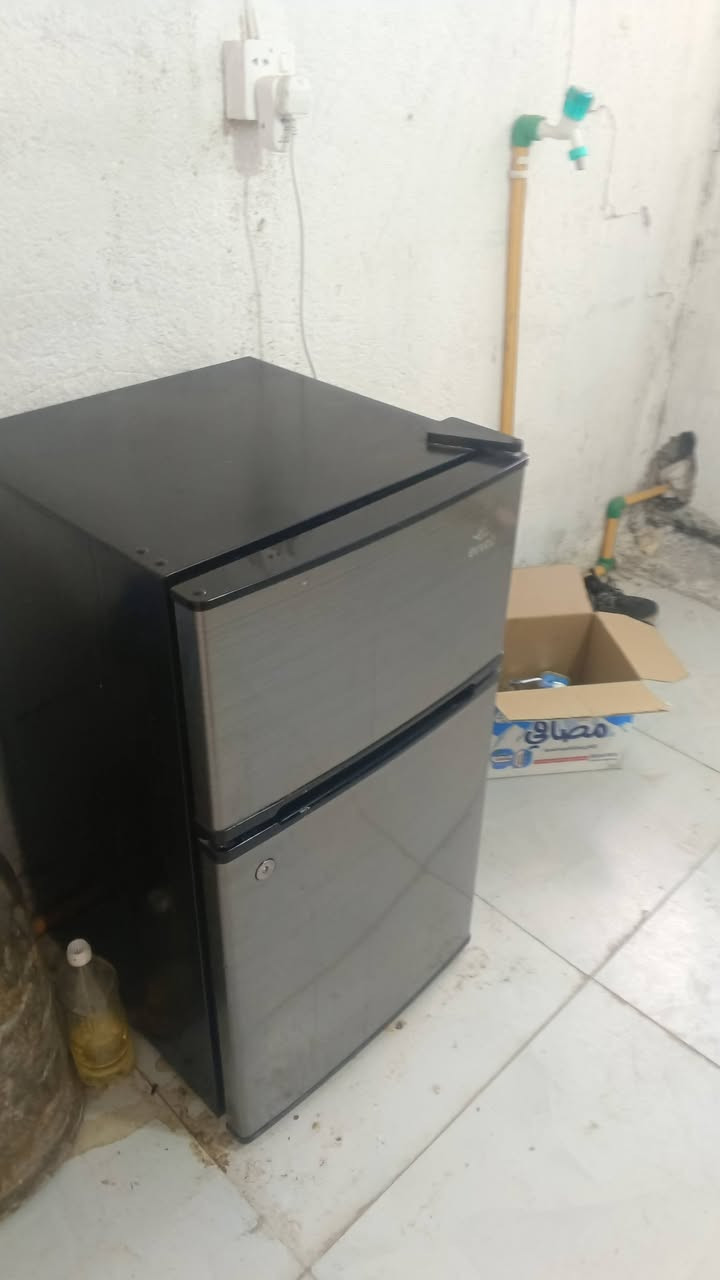 ثلاجه جديده صغيره ستعمال شهر فقط
سعره 75 الف يجي ويا جهاز حمايه شركه اتطلس
***********
