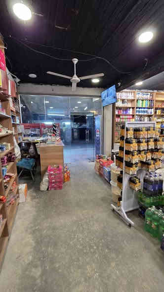 السلامعليكم للبيع أسواق تحتوي عل ٦برادات عامودي ٢ شركه تحتوي عل ٦عارضات طرحيه ٢شركه سبلت كنتوري ٣طن  سستم كامرات السعر ١٨ وبي مجال مكانها بغداد الدوره المهديه الثانيه سبب البيع لعدم التفرغ***********
