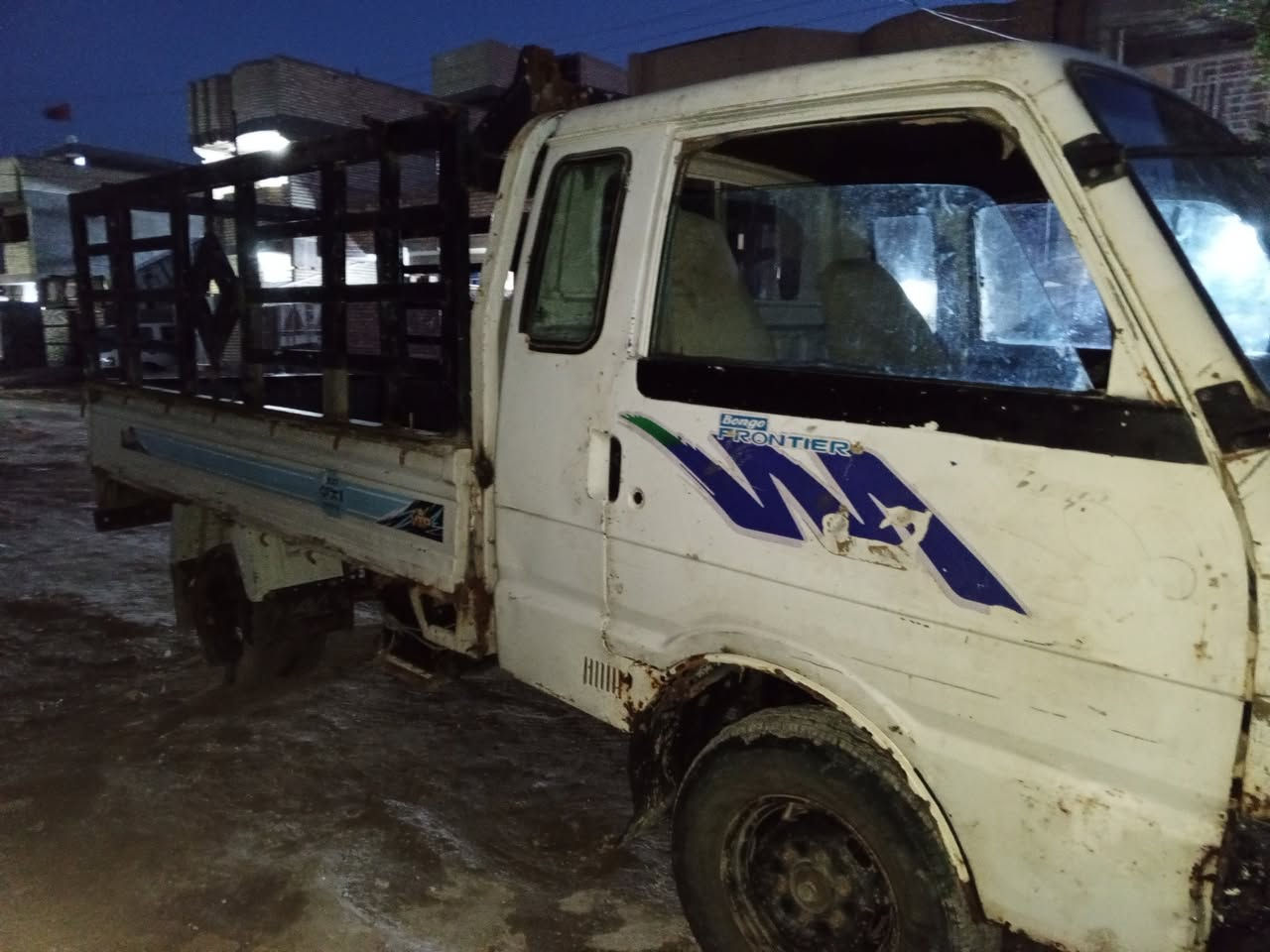 كيا بنكو للبيع 94تخم تاير كير ومحرك واكسن وشاصي مكفولات السعر 40 وبها مجال حك الجيه الرقم ***********
