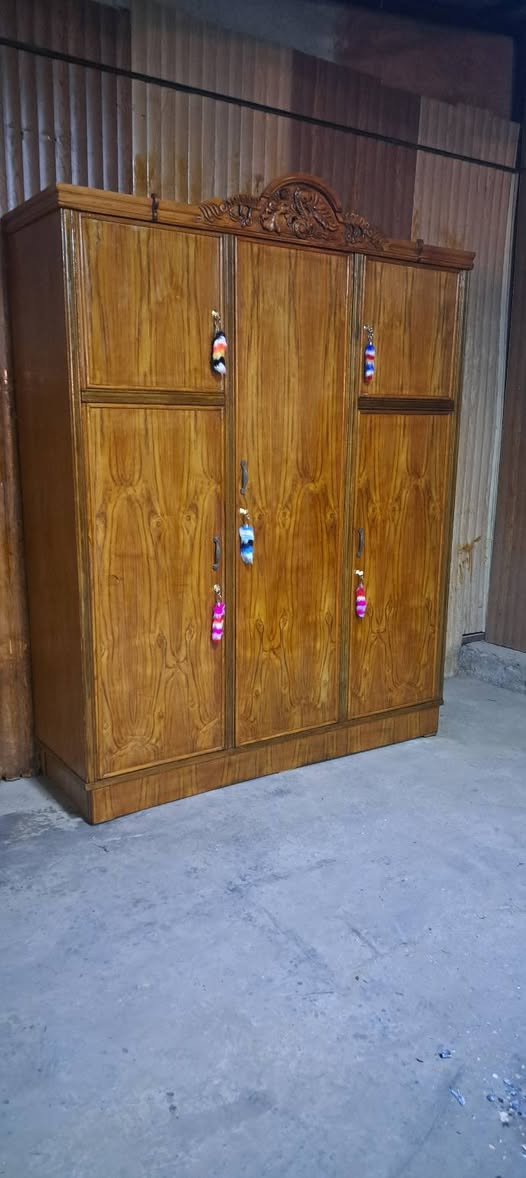 كناتير صاج داخل وخارج سعر الكنتور خمسه باب 375بيه مجال قليل  وكنتور ثلاثه باب 275وبيه مجال مكان لامين ثانيه يوجد توصيل [***********]
