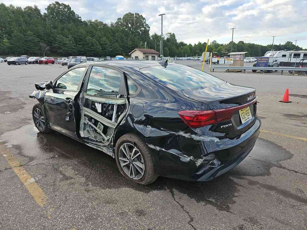 السلام عليكم كيا فورتي وارد امريكي 2023 رقم فحص مدفوع الكمرك سياره ماشيه 34 ريحة الشركه بيها مواصفاتها رادارات تحكم ستيرن كروز سرعه تحديد مسار قفل ستيرن سياره محرك كير حداديه بلادي مامطخوخ برغي صارلي اسبوعين من وصلت لبغداد حي جهاد *********** بيع 134 شعندك مراوس فورتي النترا 20 او 23
