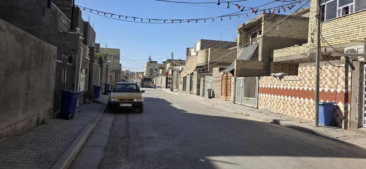 سلام عليكم مرخصةمديرالاكروب المحترم بيت  100متر 5ب20  فول بناء درجه اوله البيت جاهز كامرات شارع ١٠ متر ستاره بيتونه تطبيق اشتايكر السطح  فرع الاول عن شارع المستشفى العام زراعي خدمات كامله تبليط ماء مجاري كهرباء انترنت مولد ذهبي شارع عريض كماليه حي السلام شارع المستشفى الجديد سعر وستفسار ***********
