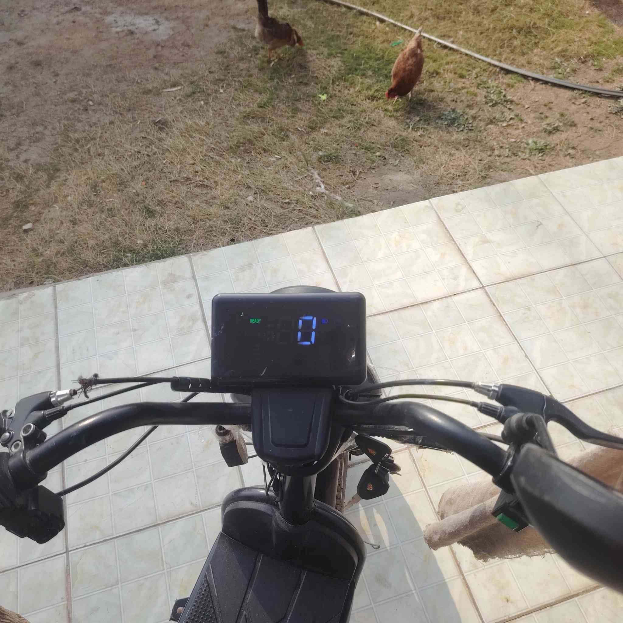 سلام عليكم ورحمة شباب درجه شحن للبيع قرب جامعة بابل السعر 200 او بيها مجال الرقم ***********
