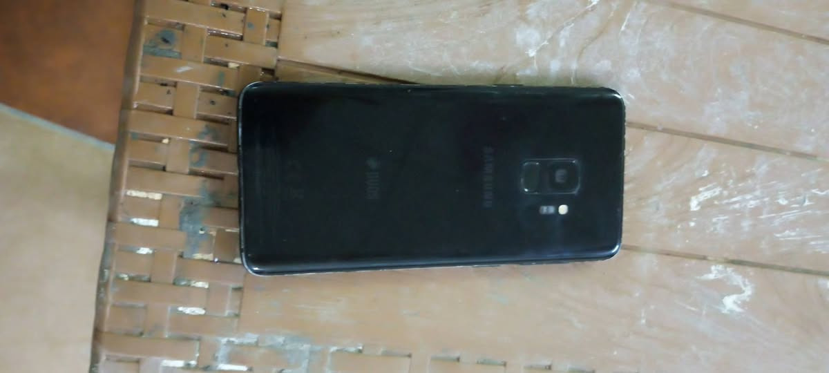 للبيع: Samsung Galaxy S9 (نظافة فول)
الموديل: Samsung Galaxy S9
​الذاكرة الداخلية: 64 جيجابايت
​الحالة: نظافة فول (شبه جديد)، خالي من أي شحوط أو عيوب، والشاشة نظيفة تماماً بدون أي طبعات.
​🔧 أبرز المواصفات:
​الشاشة: شاشة Super AMOLED ممتازة بدقة ألوان عالية.
​الكاميرا: تصوير احترافي بفتحة عدسة متغيرة (ممتازة في الإضاءة المنخفضة).
​الأمان: يدعم بصمة الإصبع ومستشعر قزحية العين.
​الأداء: سريع وسلس في الاستخدام اليومي والتصفح.
​💰 السعر وطريقة التواصل:
​السعر: 110 ألف دينار (وبي مجال بسيط للشراي المعتمد).
​المكان / الموقع: [اكتب مدينتك أو منطقتك هنا]
​للتواصل: يرجى المراسلة على الخاص


**إذا كنت صاحب هذا الإعلان وتريد حذفه لأي سبب، رجاءا أرسل رسالة إلى الدعم الفني**