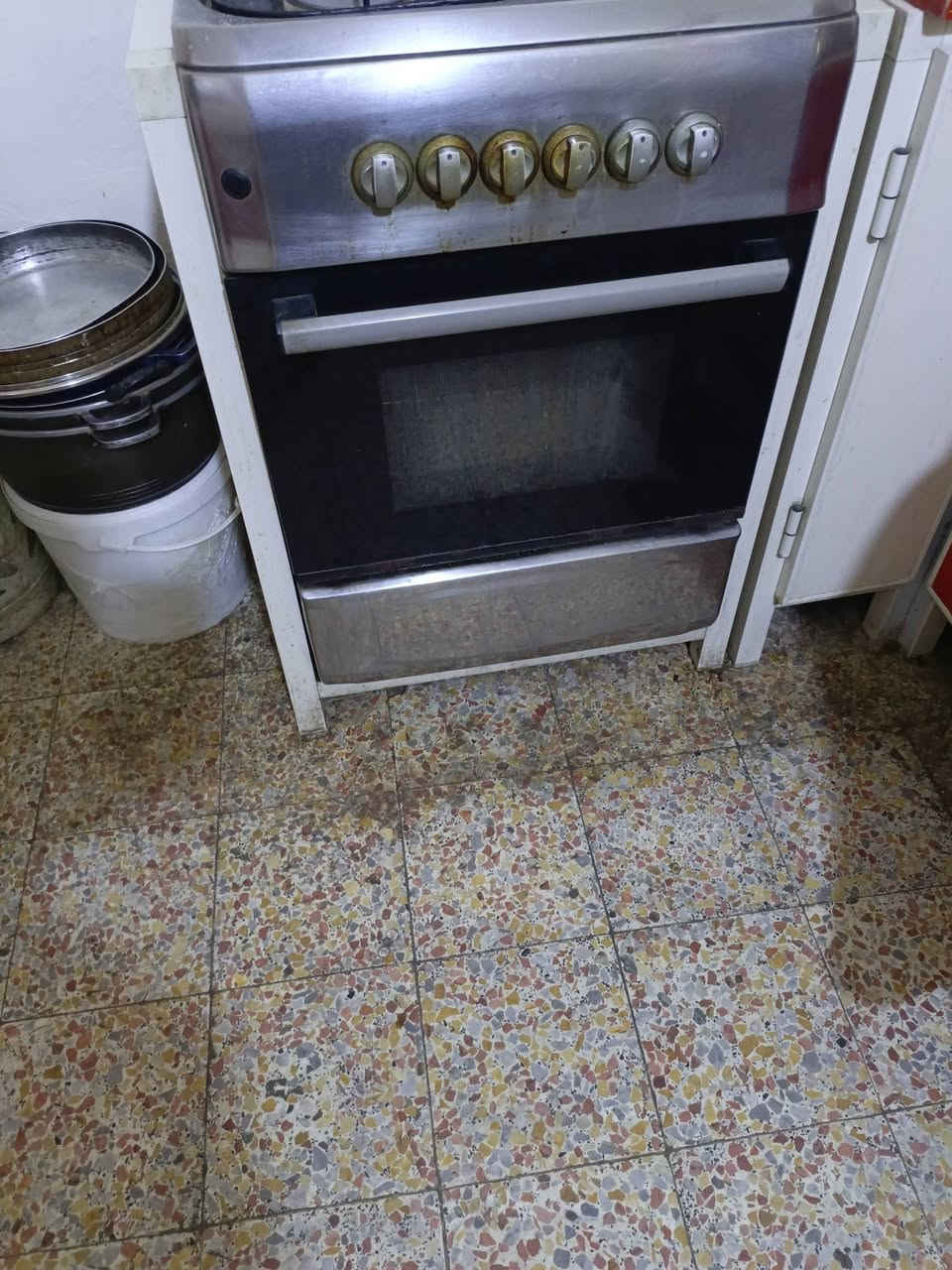 كاونتر حجم الكبير كامل مع سنك مرمر مثل ما مبين بلصور وحاضنة طباخ مع الكاونتر نظيف وشغله درجة اولى والكاونتر هم مرمر القطعة الفوك كامل هوه وملحقاته 
السعر 400 الف مكانه الاعظمية 
اليريدة يتفضل خاص وتدللون


**إذا كنت صاحب هذا الإعلان وتريد حذفه لأي سبب، رجاءا أرسل رسالة إلى الدعم الفني**