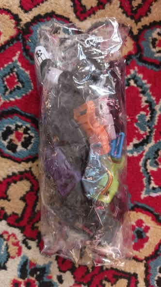 السلام عليكم
عده صنعه سوارات يدوية تتكون من 36 خيط او قيطان ما اعرف شسموها  عده كامله 
ارقام التواصل واتساب او الاتصال
***********
***********
