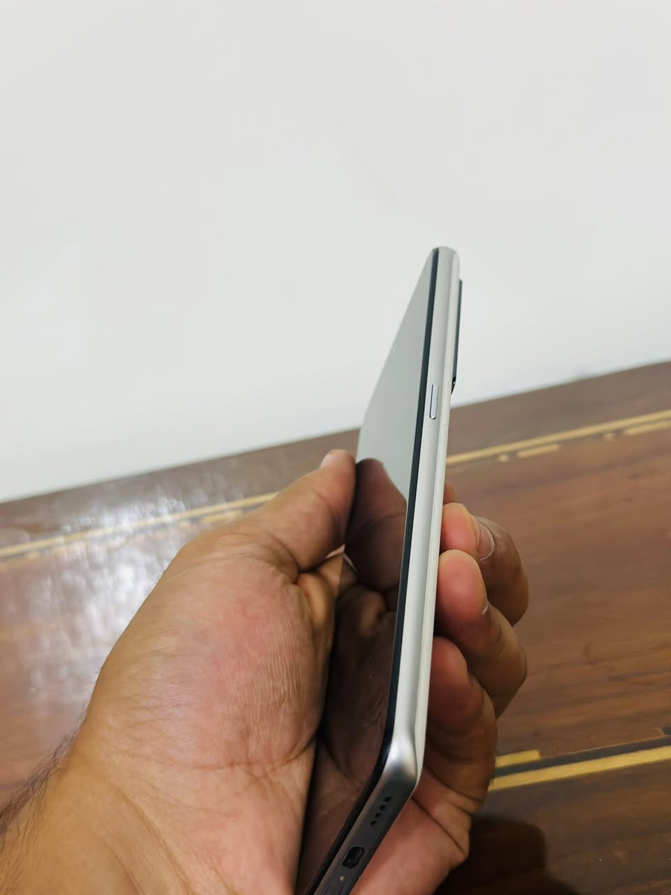 ريلمي gt neo 5 se

مُكلف بالنشر 
انظف قطعة ممكن تلكاها 
ملحقاته حافظة (كفر )  مع شاحنتة الاصلية 
المواصفات الرئيسية (SE Edition):
ذاكرة 1T يعني 1024 كيكا
رام 16 + 12
دبل شريحة sim 2
يدعم تسجيل المكالمات مع تصوير مايكرو سكوب
الشاشة: 6.74 بوصة OLED، تردد144hz
صوت ستيريو دبل سماعه 
المعالج: Snapdragon 7+ Gen 2.
الكاميرا: خلفية 64 ميجابكسل، أمامية 16 ميجابكسل.
البطارية : 5500 مللي أمبير
360,000 ألف ✅ 

***********
