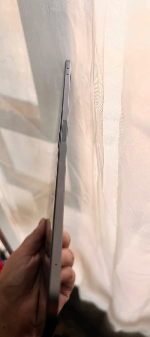 🔥 للبيع iPad Pro M4 11” 256GB – حالة الوكالة 🔥

📱 الموديل: iPad Pro M4 (11 إنج)
💾 السعة: 256GB
🎨 اللون: (اكتب اللون)
✅ الحالة: نظيف جدًا، بدون أي خدش أو كسر، استخدام خفيف.
🔋 صحة البطارية: 92%
🛡️ الضمان: داخل ضمان Apple الرسمي.
📦 الملحقات: الكارتون الأصلي + الشاحن الأصلي كاملين.
⚙️ الأداء: الجهاز يعمل 100% بدون أي مشاكل أو ملاحظات.
🔄 الفحص: مفرمت وجاهز للفحص بأي مكان.

🎮 مناسب للألعاب بأعلى إعدادات، والدراسة، والتصميم، والمونتاج، وأداءه جدًا قوي بفضل معالج Apple M4.

💰 السعر: 1,250,000 دينار عراقي قابل للتفاوض بالمعقول.

📩 للاستفسار أو المراسلة، تواصل خاص.
***********
