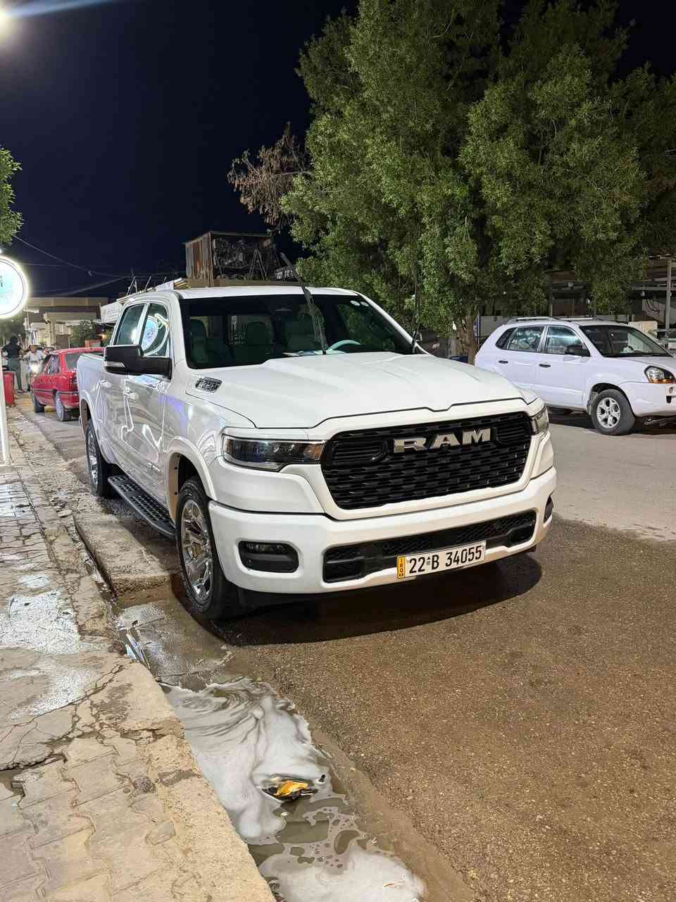 سلام عليكم .دوج رام ٢٠٢٥ رقم اربيل فول مواصفات عدا لبنوراما . بدون ايرباك باب طويل بدي قصير ماشيه ٤٥ الف 
رقم تلفون.***********

المواصفات
١- شاشه تسلا لكبيره
٢-نقطه عمياء وتحديد مسار
٣- داخل مميز جلد لون فيروزي احله شي بسياره
٤-فئه Lone star
٥-ترحيب عن بعد+ قفل سرعه
٦-محرك ٦ سلندر 
٧_السعر ٣٨٥مجال بسيط
