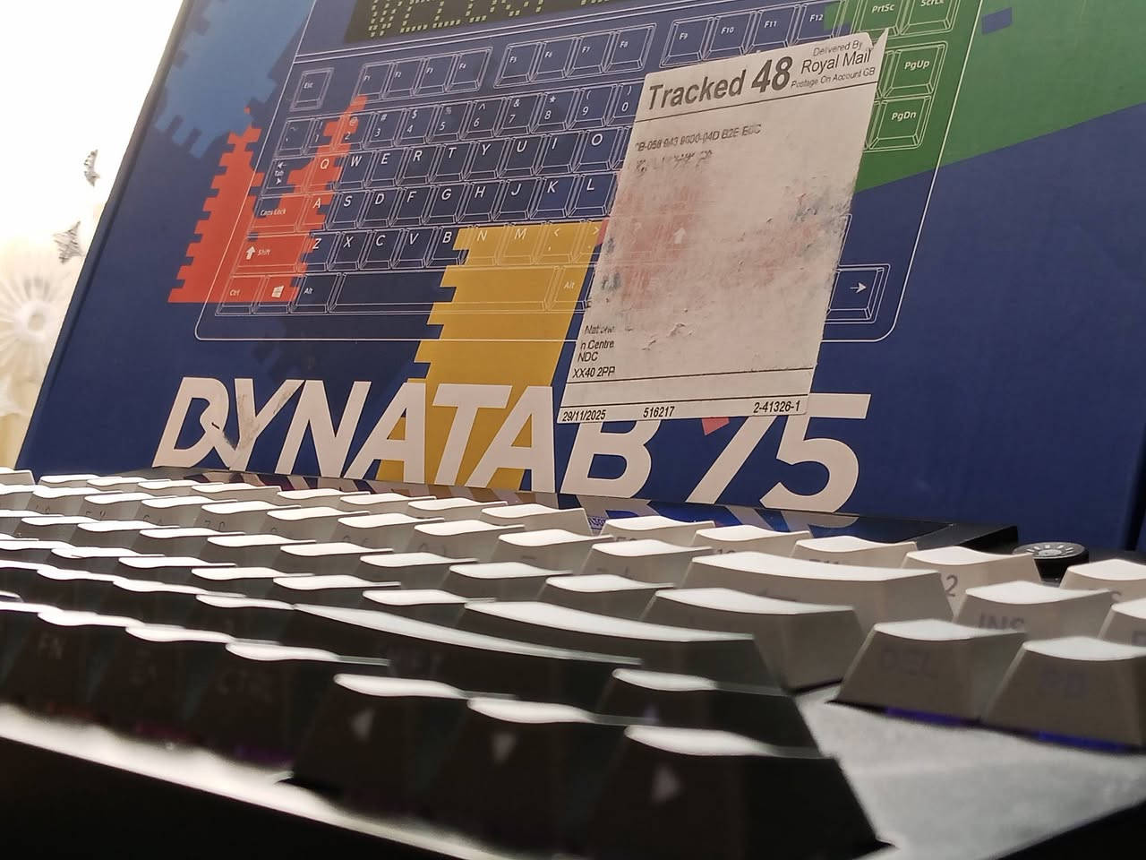 توفر كيبورد  
EPOMAKER DynaTab 75X
⌨️ حجم 75% (84 زر)
📺 شاشة RGB Dot Matrix كبيرة (تعرض GIF + نصوص)
🔧 Hot Swap (تبدل السويتش بسهولة)
🧱 Gasket Mount (إحساس ناعم وصوت أحسن)
🔋 بطارية 10000mAh
📡 اتصال ثلاثي (Bluetooth + 2.4G + USB-C)
🌈 RGB قوي + قابل للتخصيص
🧩 Foam داخلي لتحسين الصوت
🖥️ يدعم كل الأنظمة (PC / موبايل)
سعرة 65 الف


**إذا كنت صاحب هذا الإعلان وتريد حذفه لأي سبب، رجاءا أرسل رسالة إلى الدعم الفني**