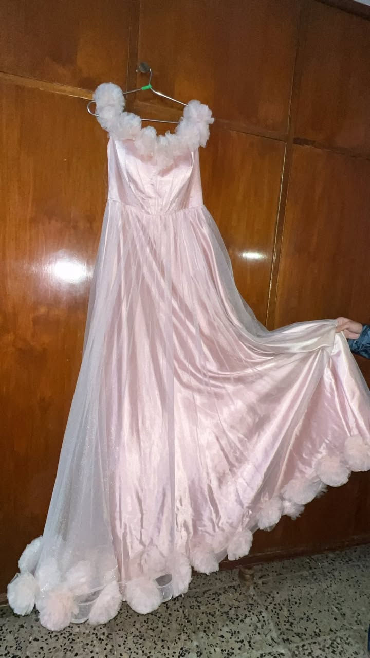 فساتين للبيع نضيفه ملبوسه اقل الساعه المكان شهداء البياع


**إذا كنت صاحب هذا الإعلان وتريد حذفه لأي سبب، رجاءا أرسل رسالة إلى الدعم الفني**