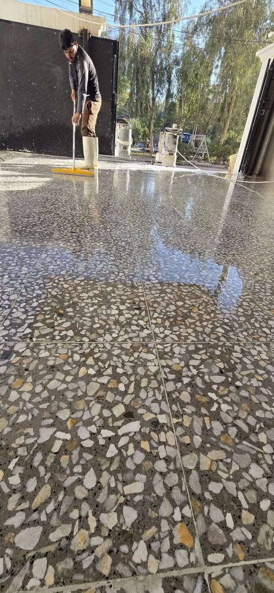 جانب من أعمالنا اليوم في ناحية كنعان (موقع العمل الجديد) 🏗️✨
نقدم لكم خدمات جلي الكاشي الموزائيك العراقي بأعلى مستويات الدقة. نحن مستعدون لجلي وتلميع جميع أنواع الأرضيات:
✅ الكاشي والمرمر الطبيعي.
✅ تنظيف وتلميع البورسلين.
✅ استخدام أحدث المواد والأحجار الإيطالية لضمان أفضل لمعان وحماية.
​للحجز أو الاستفسار، يرجى الاتصال بنا على الرقم:
📞 ***********
