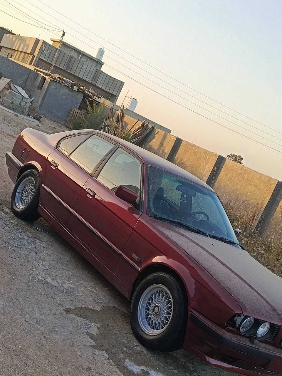 سلام عليكم بي ام525اصل بليته وسنويه بجم عريض موديل 90 مكينه مسكر عدل مكينه وكير خير  الله دبل جكمجه بدون فتحه مصبوغه عام اثر جراد غرفه كلش جديده مابيها نقص السياره تبريد ثلج تتدفئه شغاله متعوب عليه السياره لونها ماروني كلش حلو تحويل ثاني يوم سنويه لل28 مكاني بغداد رقمي للتواصل ***********
