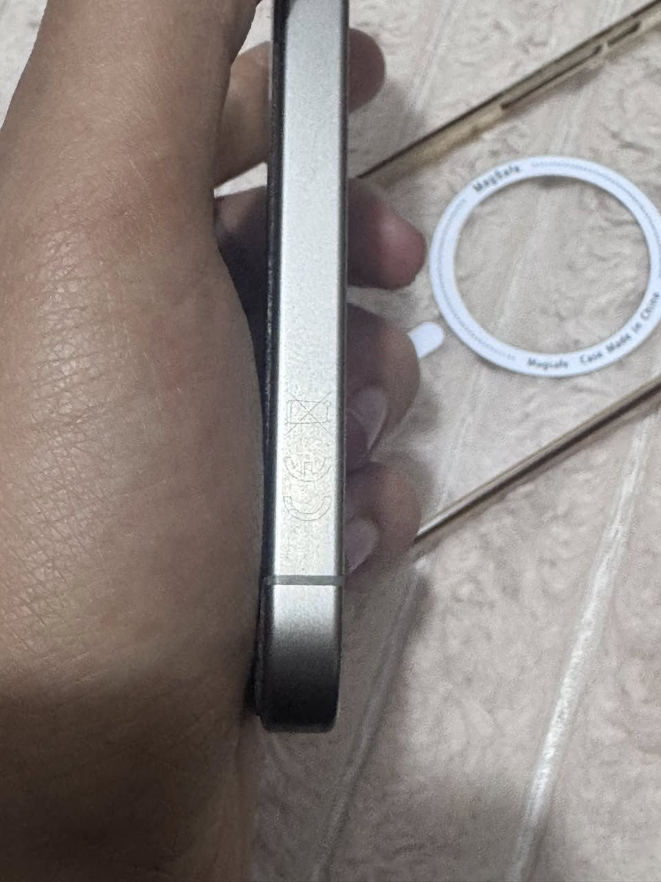 ايفون 15ابرو ماكس ذاكره 256   البطاريه 85 اخذته جديد كرتونته وياي ماستر ***********
