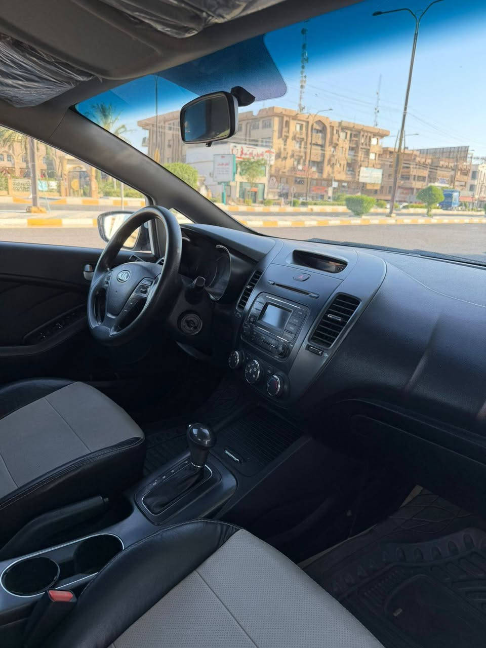 السلام عليكم.. 
كيا سيراتو خليجي 2014
محرك 2000 
ماشية 140 الف
سياره مكفوله من الضربه فقط الدعاميه الاماميه مبدله السياره بحالة جيده من الداخل والخارج صدر السياره جديد تايرات مبدله جديد
سياره باسمي تحويل ثاني يوم رقم بغداد الجديد . مكان السياره فلوجة- الانبار 
السعر: 117 ورقه وبيها مجال للاستفسار
***********
