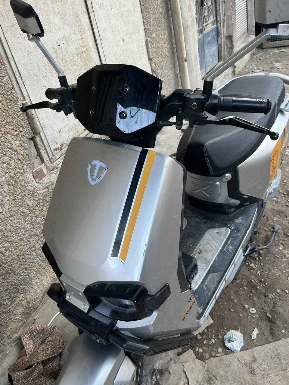 للبيع ريان وحش الكون بيه شخوط خفيفه مثل ماا واضحه   رايده 750.  عنواني بغداد ***********
