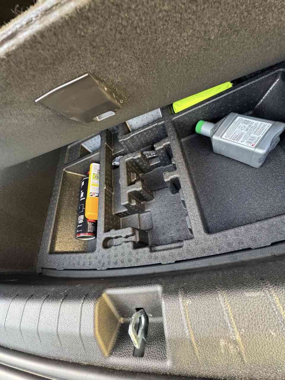 جن بلص كفاله فقط شخط بسيط بالدعاميه ومكحلها
رقم بصره بأسمي 
بصمه وكارت وشاحن وسبير وعده 
ماشيه 4 الف قابل للزياده 
الدواخل بيجي مميز 
مسويلها نانو سيراميك وشمع 
كلش معتني بيها 

الهاتف ***********
